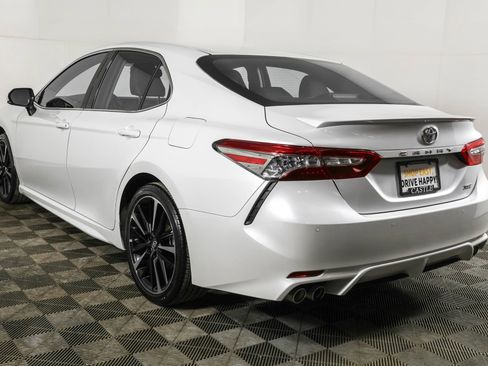 Used 2018 Toyota Camry XSE image 18