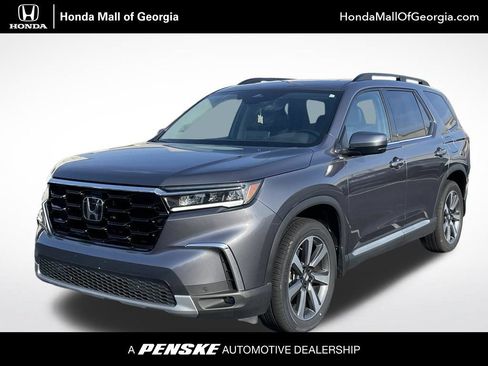 Used 2025 Honda Pilot Touring image 1