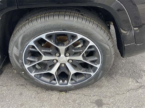 Used 2024 Jeep Grand Cherokee Summit image 5