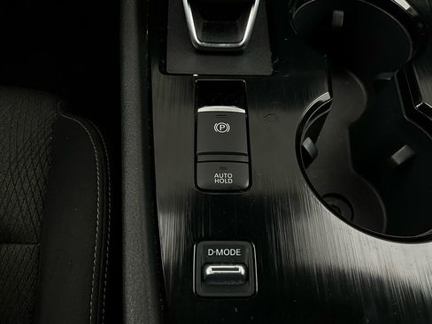 Used 2025 Nissan Rogue SV image 23