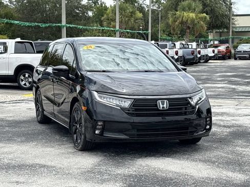 Used 2024 Honda Odyssey Sport image 3