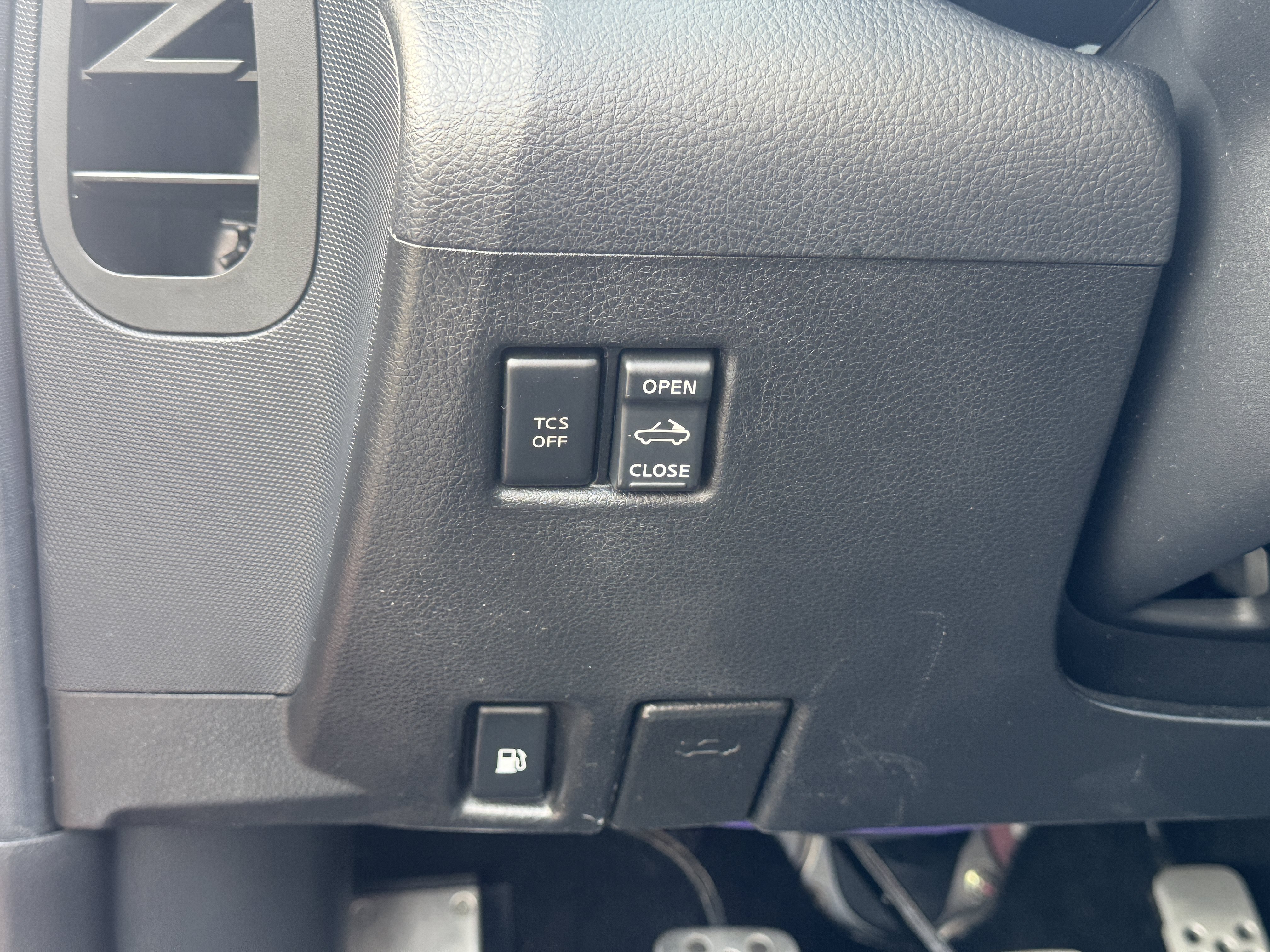 Used 2006 Nissan 350Z Touring RWD image 14