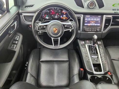 Used 2018 Porsche Macan AWD/4WD image 33