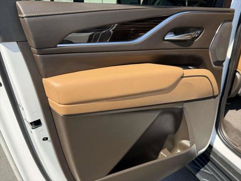 Used 2023 Cadillac Escalade ESV Sport w/ LPO, Illumination Package AWD/4WD image 14