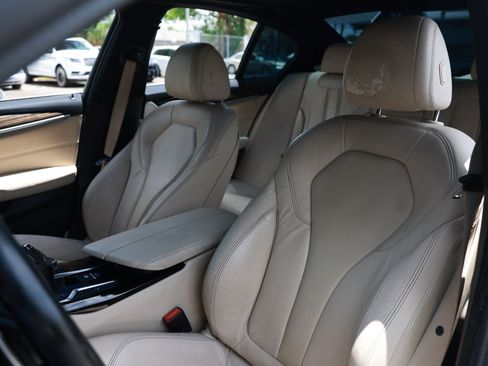 Used 2019 BMW 530i w/ Convenience Package RWD image 10