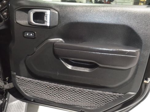 Used 2020 Jeep Wrangler Sport image 23