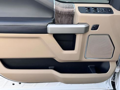 Used 2017 Ford F250 Lariat w/ Chrome Package image 11