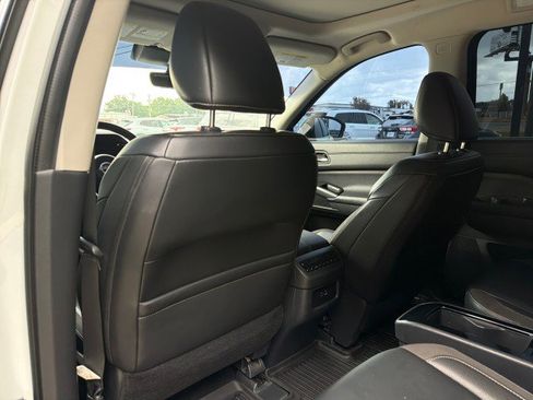Used 2024 Nissan Pathfinder SL w/ SL Premium Package FWD image 28