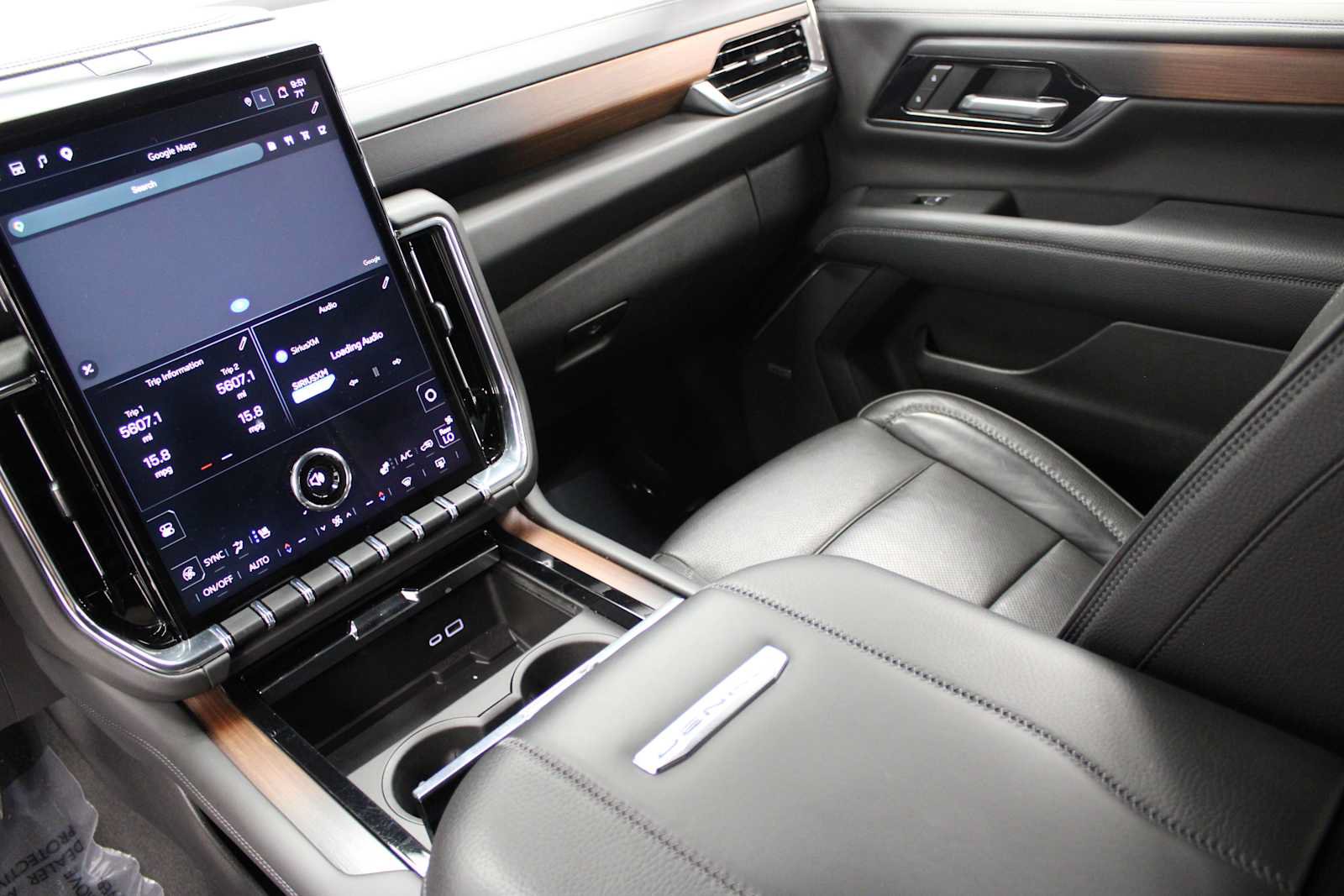 Used 2025 GMC Yukon XL Denali AWD/4WD image 29