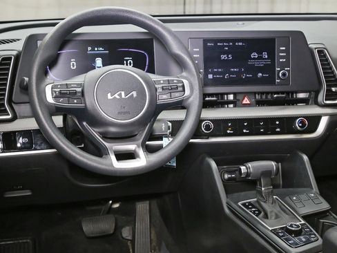 Used 2023 Kia Sportage LX image 2