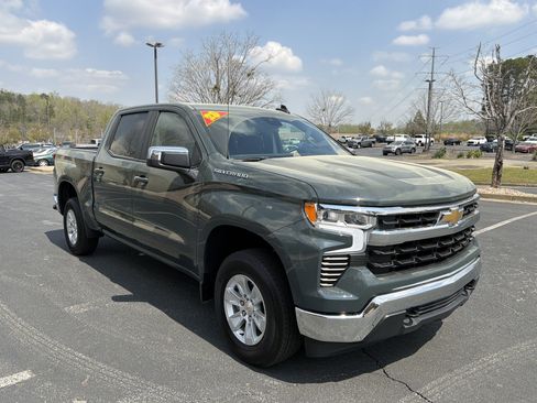 Used 2025 Chevrolet Silverado 1500 LT image 3