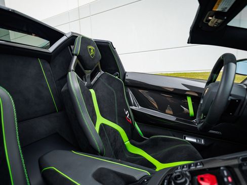 Used 2021 Lamborghini Aventador SVJ image 56
