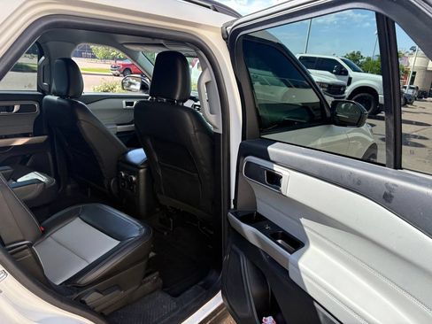 Used 2022 Ford Explorer XLT w/ Equipment Group 202A AWD/4WD image 28