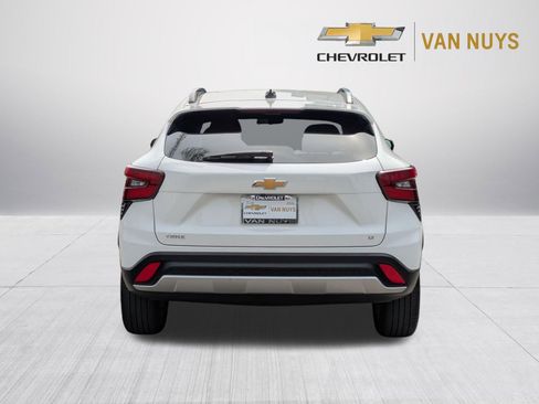 Used 2024 Chevrolet Trax LT w/ Driver Confidence Package FWD image 6
