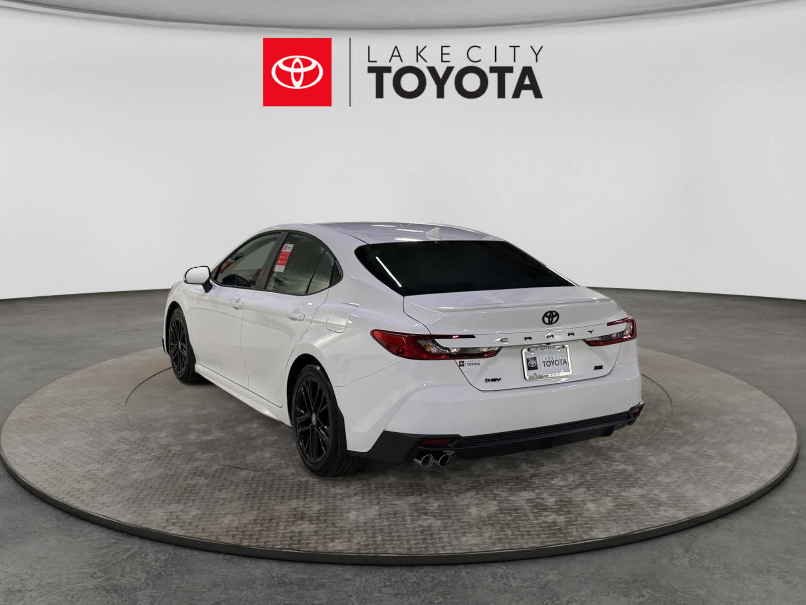 Used 2026 Toyota Camry SE w/ Multimedia Upgrade Package FWD image 4