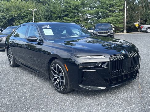 Certified 2025 BMW 760i xDrive AWD/4WD image 3