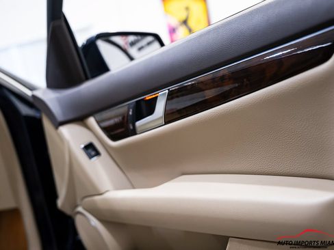 Used 2013 Mercedes-Benz C 250 Sedan image 40