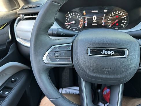 Used 2024 Jeep Compass Limited image 39