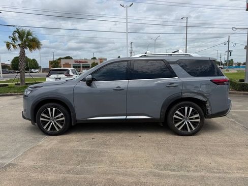Used 2023 Nissan Pathfinder Platinum FWD image 2