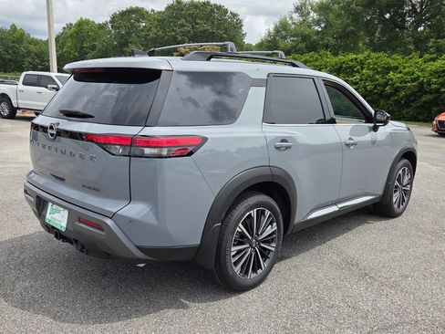 New 2026 Nissan Pathfinder Platinum FWD image 11