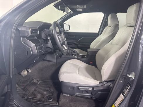 Used 2025 Toyota 4Runner SR5 AWD/4WD image 11