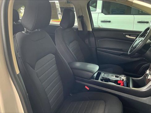 Certified 2021 Ford Edge SE FWD image 9
