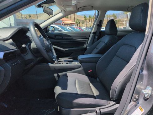 Used 2025 Nissan Altima 2.5 S FWD image 13
