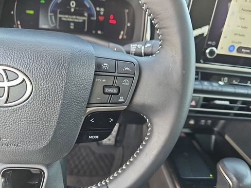 Used 2025 Toyota Camry SE image 20