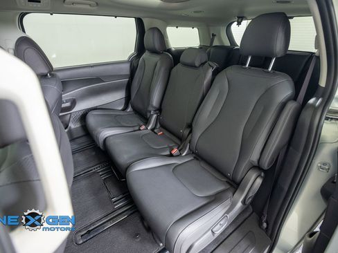 Used 2026 Kia Carnival SX Prestige FWD image 33