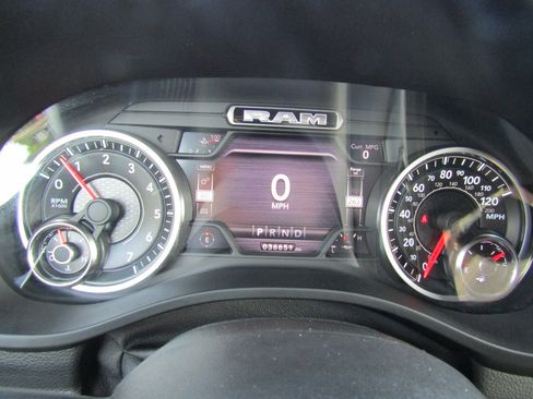 Used 2021 RAM 1500 Big Horn image 24