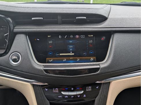 Used 2018 Cadillac XT5 AWD image 26