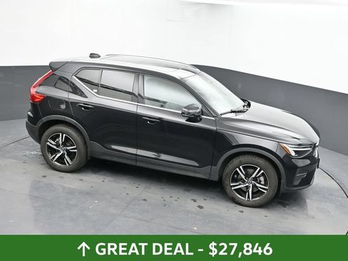 Used 2025 Volvo XC40 B5 Core AWD/4WD image 17