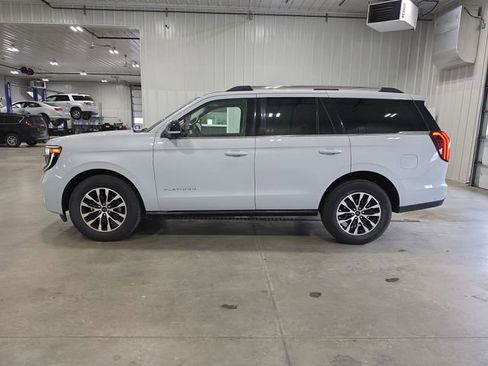 Used 2025 Ford Expedition Platinum AWD/4WD image 5
