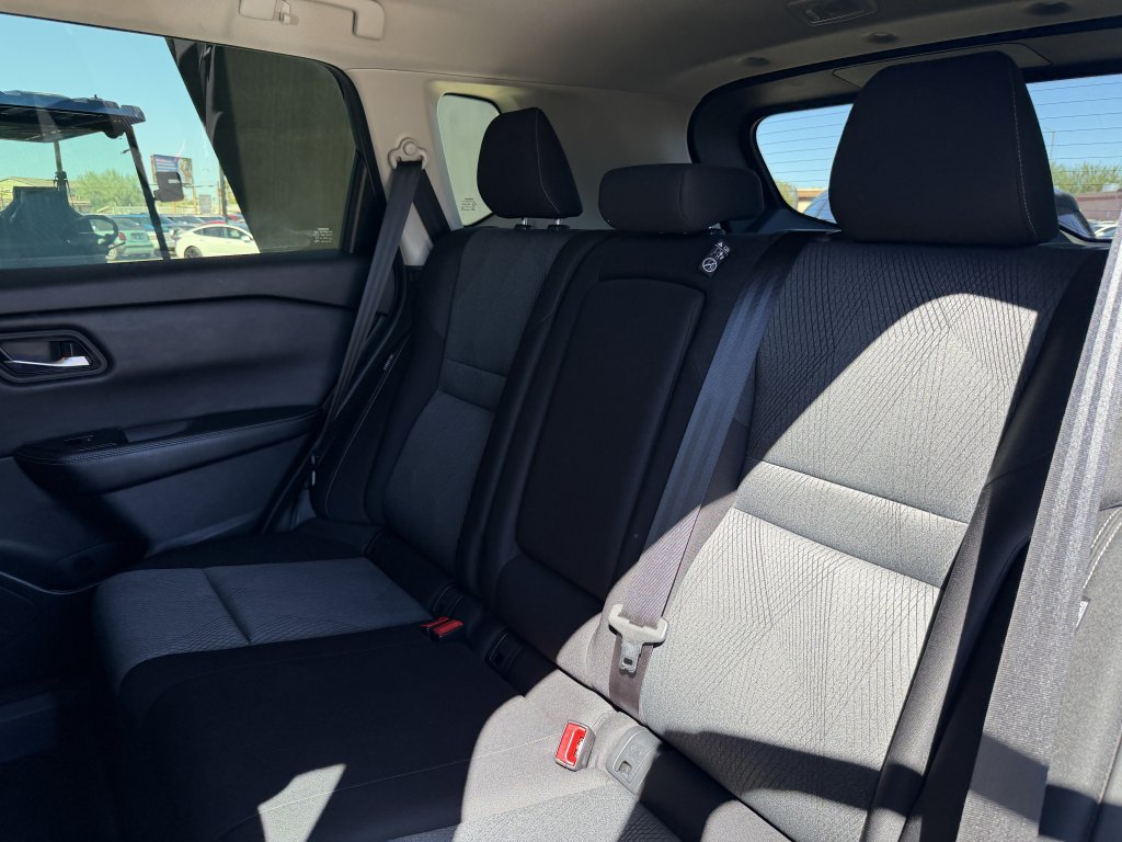 Used 2025 Nissan Rogue SV FWD image 35