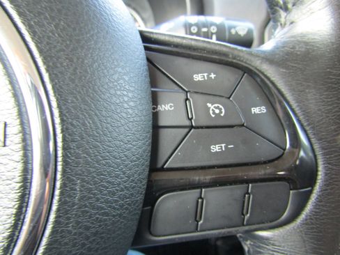 Used 2018 Jeep Renegade Altitude FWD image 32