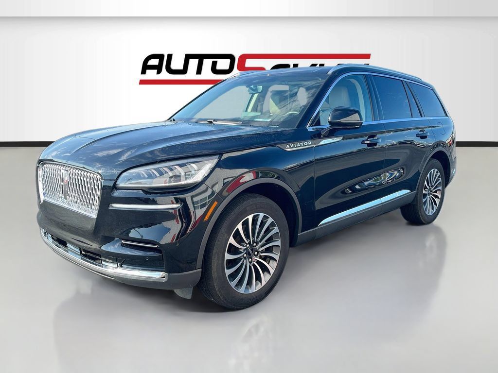 Used 2024 Lincoln Aviator AWD w/ Premium Package image 3