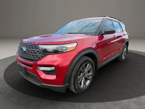 Used 2021 Ford Explorer XLT w/ Equipment Group 202A AWD/4WD image 1