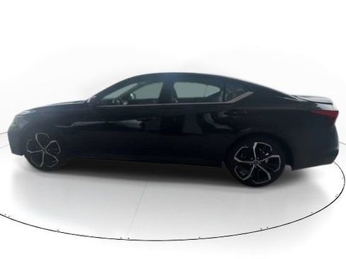 Used 2024 Nissan Altima 2.5 SR FWD image 6