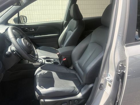 Used 2025 Subaru Forester Limited AWD/4WD image 15
