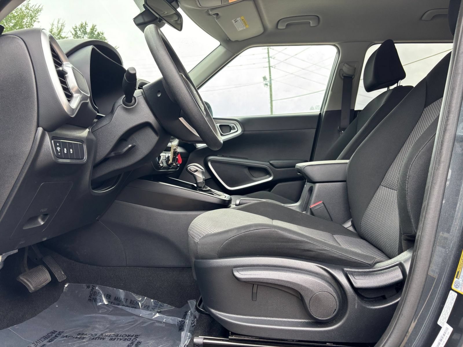 Used 2025 Kia Soul LX w/ LX Technology Package FWD image 22