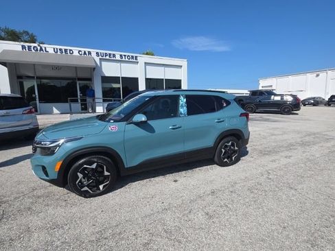 Used 2025 Kia Seltos EX w/ EX Sunroof Package AWD/4WD image 4