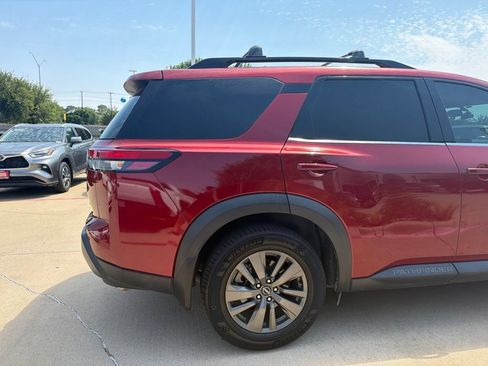 Used 2022 Nissan Pathfinder SV w/ SV Black Package FWD image 13