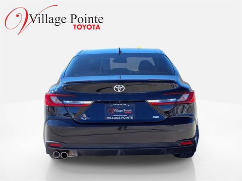 Used 2025 Toyota Camry SE image 5