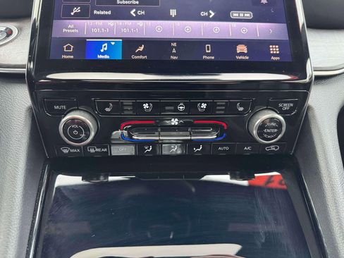Used 2021 Jeep Grand Cherokee L Overland w/ MOPAR Finishing Package AWD/4WD image 34