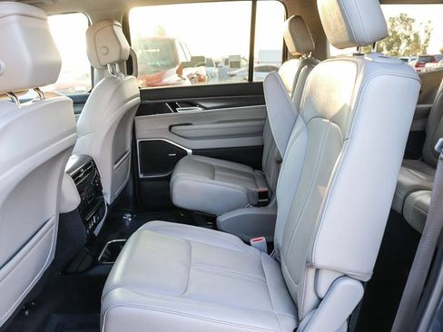Used 2024 Jeep Wagoneer Series II AWD/4WD image 21