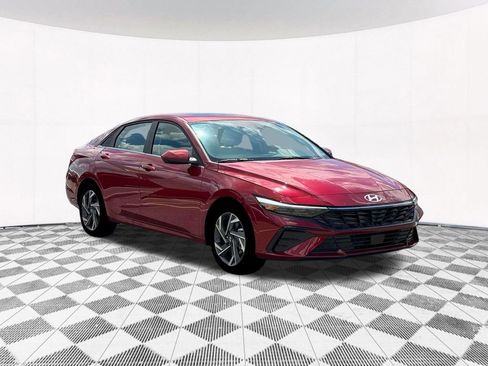Used 2025 Hyundai Elantra SEL FWD image 17