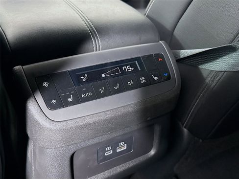 Used 2023 Nissan Pathfinder SL w/ SL Premium Package FWD image 19