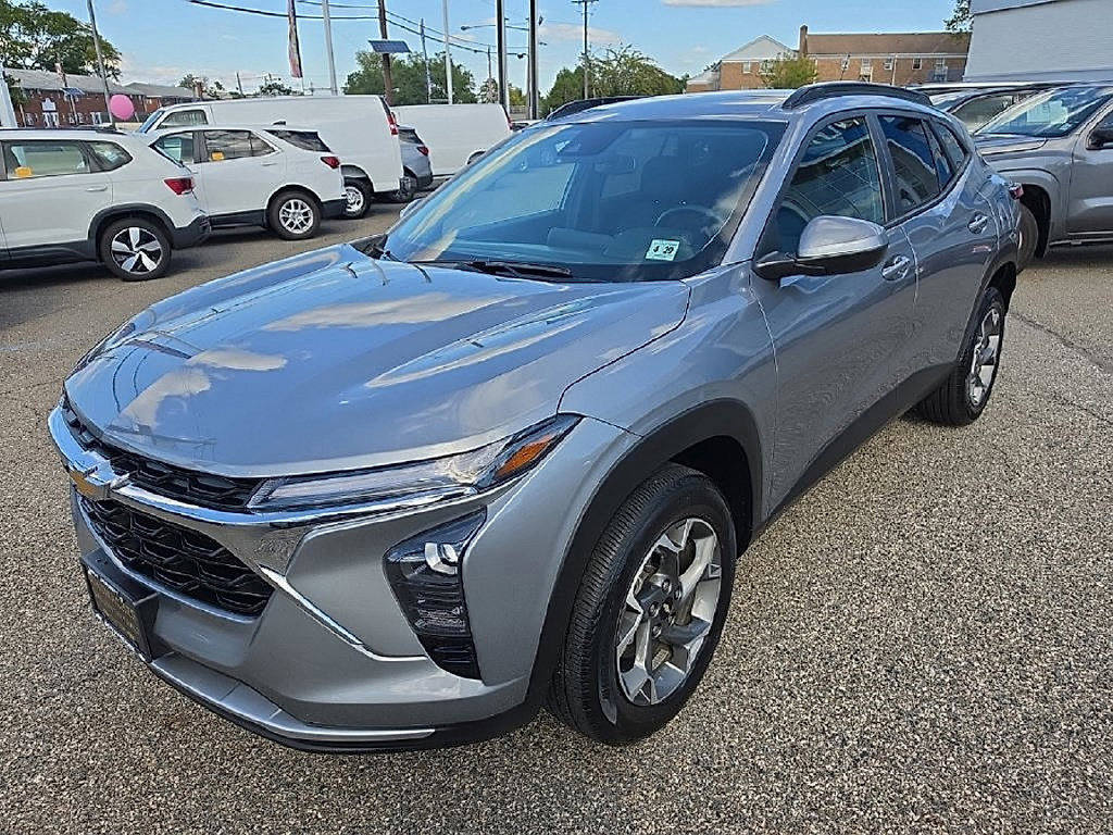 Certified 2024 Chevrolet Trax LT w/ Driver Confidence Package FWD image 7