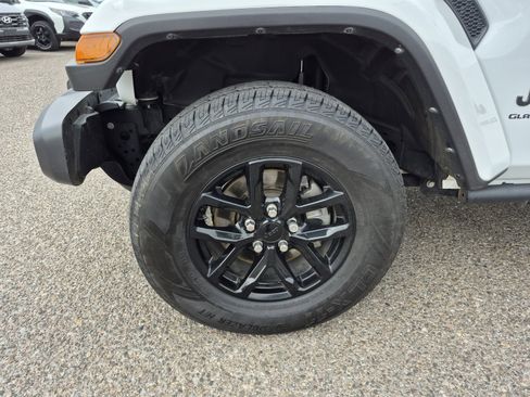 Used 2023 Jeep Gladiator Sport AWD/4WD image 25