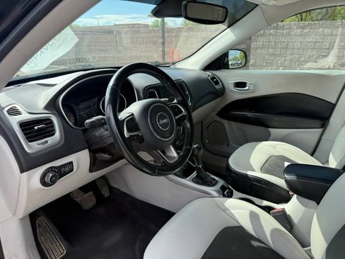 Used 2018 Jeep Compass Latitude w/ Popular Equipment Group AWD/4WD image 14
